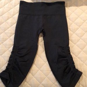 SIZE 4: lululemon seamless crops